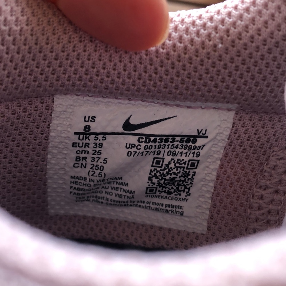 Nike running shoe 7.5 - Picture 3 of 6